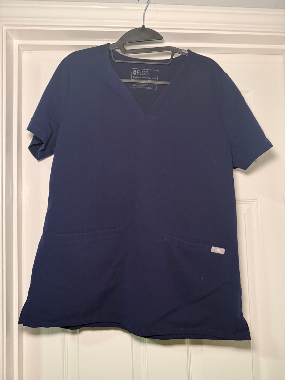 Figs Women’s Casma Navy Short Sleeve V‑Neck Scrub Top